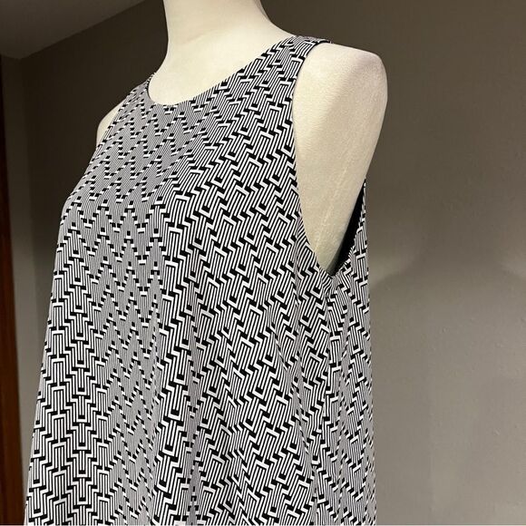 A-line loose fit zig zag print sleeveless blouse - Picture 3 of 13